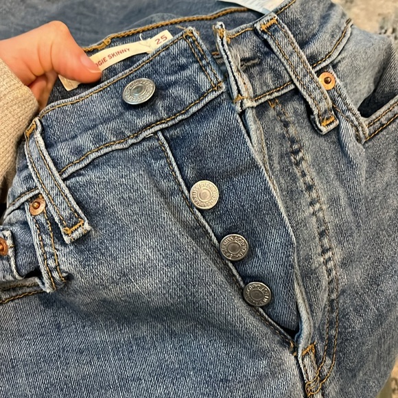 Levi’s - Wedgie Skinny - size 25 faded blue color - Picture 5 of 5